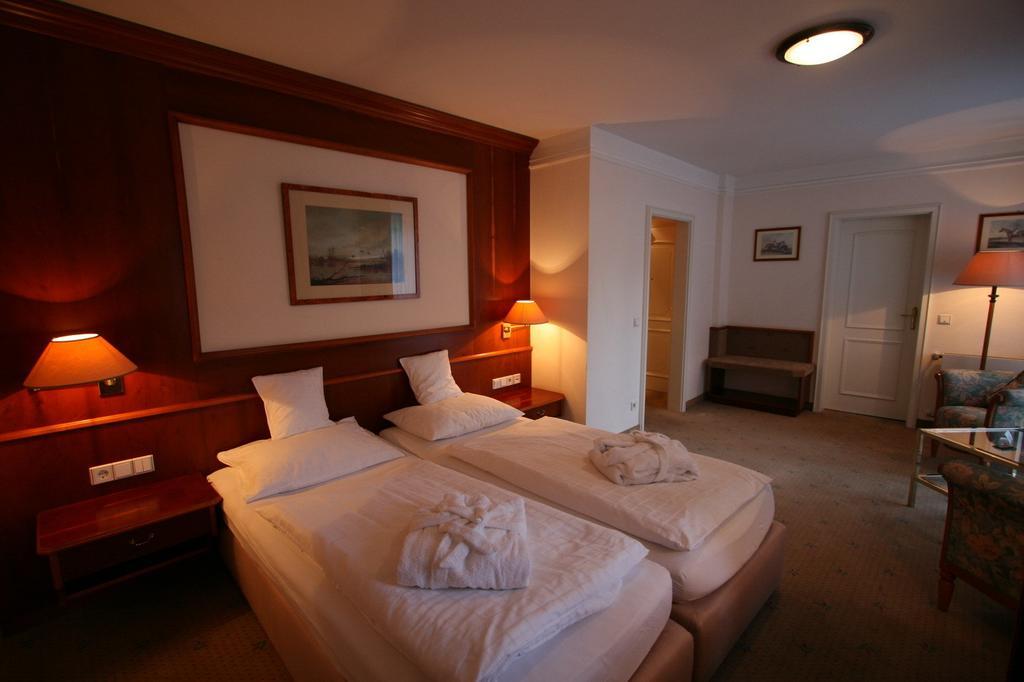 Park Hotel Am Schloss Ettringen  Dış mekan fotoğraf